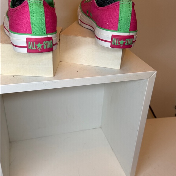 CONVERSE NEW LOW SNEAKERS IN PRETTY GREEN AND PINK. Women’s size 8 - Picture 12 of 16